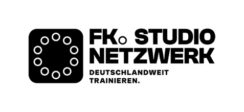 Logo mit stilisierten Kreisen und Schriftzug „Teamwork“ auf weißem Hintergrund.