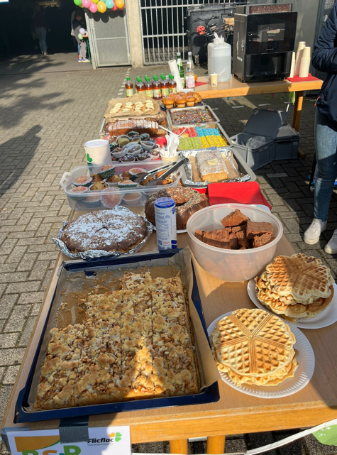 Kinderbasar 9-25 Kuchentheke Foto TS 79.png