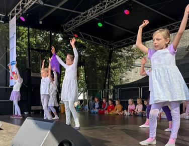 Stadtfest 9 25 Bühne Ki Tanz 6-7 J..png